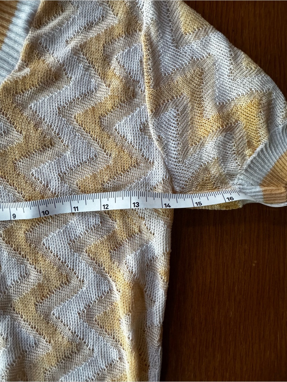 Vintage Peach and White Chevron Knit V-Neck Pullover - Picture 4 of 6